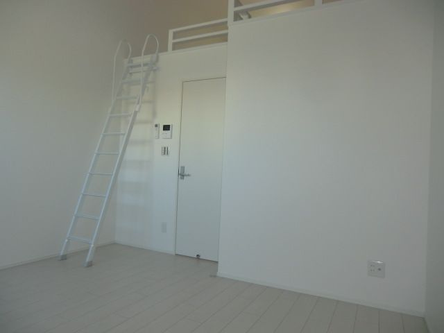 アクセル三津屋北の居間・リビング
