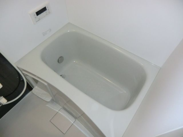 アクセル三津屋北の浴室|追い炊き付きバス