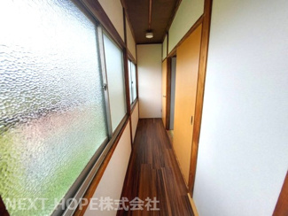【内装】 | 尼崎市大庄西町３丁目中古戸建 | ２階長い廊下部分です♪
