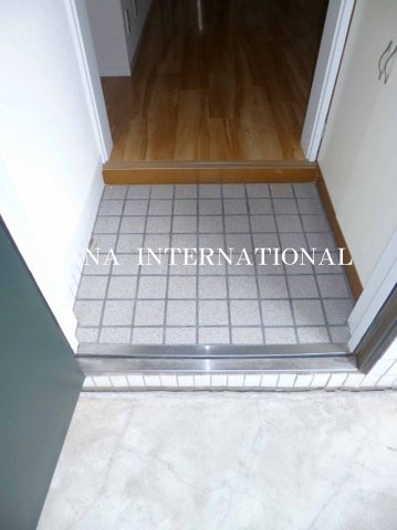 メゾンプルミエの玄関