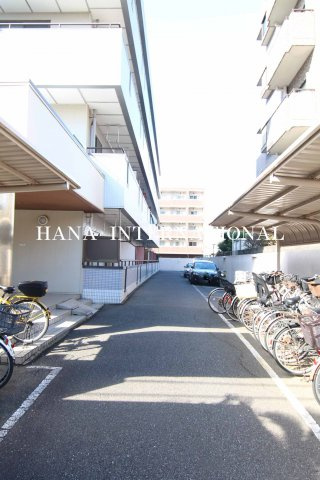 メゾンプルミエの駐車場