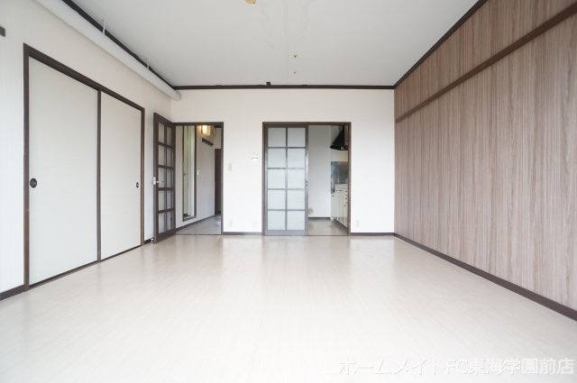 熊本市東区八反田２丁目のアパートの居間・リビング
