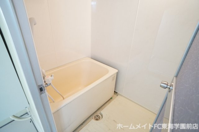 熊本市東区八反田２丁目のアパートの浴室