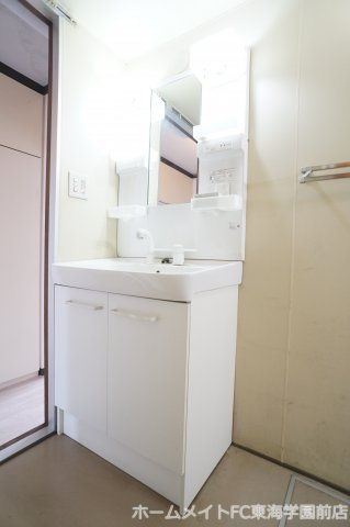 熊本市東区八反田２丁目のアパートの独立洗面台