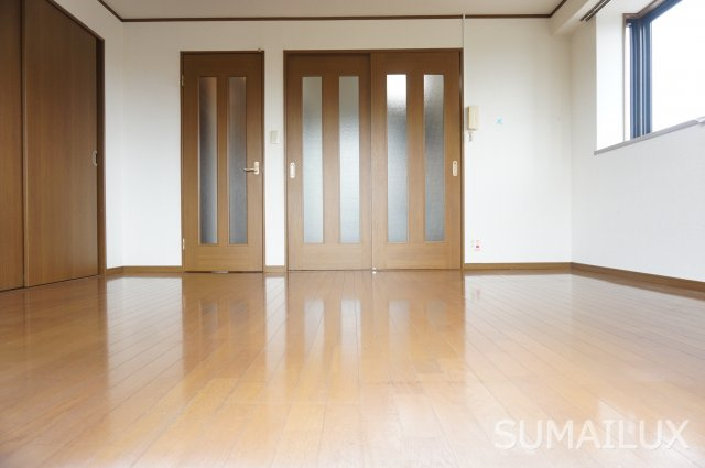 熊本市西区二本木３丁目の賃貸マンションの居間・リビング