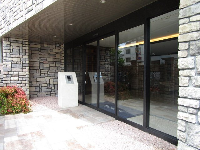 大阪市西淀川区御幣島２丁目の賃貸マンションのエントランス