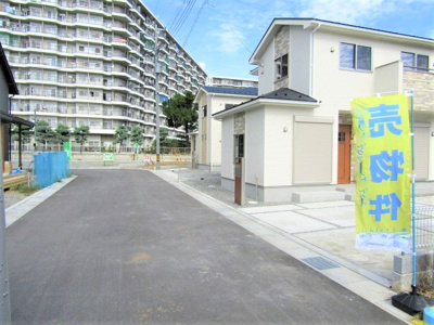 【前面道路含む現地写真】 | ブルーミングガーデン　笛吹市春日居町鎮目2号棟 | 前面道路含む現地写真です