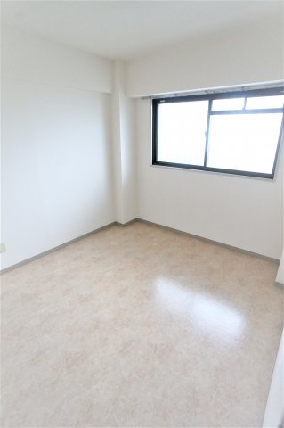 習志野市津田沼４丁目の賃貸マンションの内装|明るい室内です