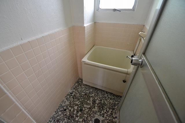 倉本ビルの浴室