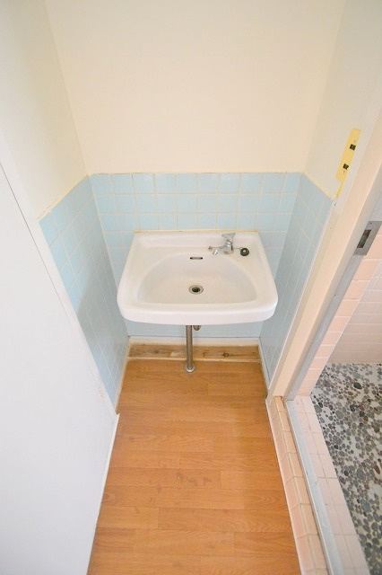 倉本ビルの洗面所