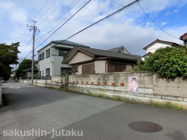 こてはし台１丁目　売地の前面道路含む現地写真|こてはし台１丁目　売地　更地渡し　建築条件なし　約７０坪の整形地　北西側６ｍ公道面　間口約１５．５ｍ