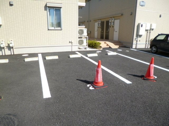 コメットNの駐車場