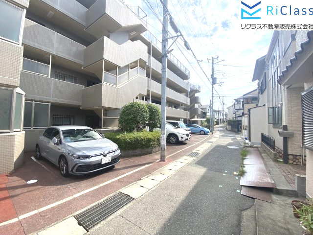 ワコーレ須磨大手町の駐車場