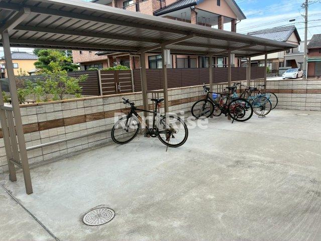 クリスタルヒルズ