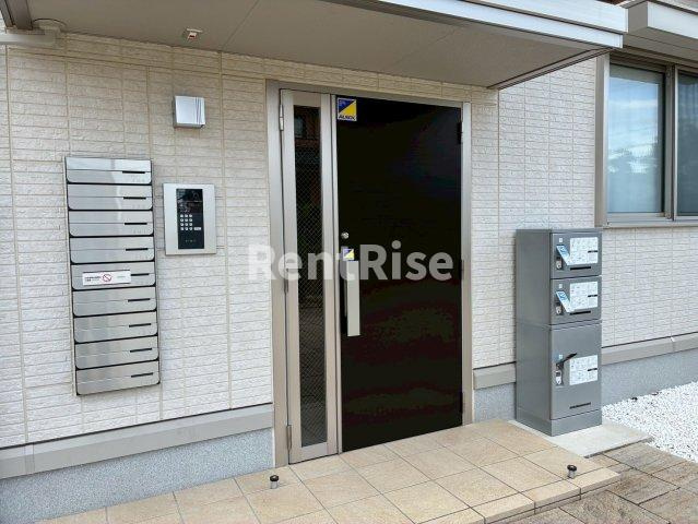 クリスタルヒルズのエントランス