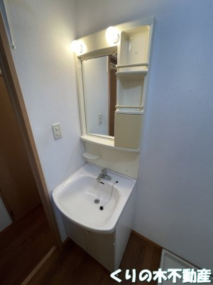 【洗面所】 | 蔵・KATAYAMA B棟 | 脱衣スペースもあります