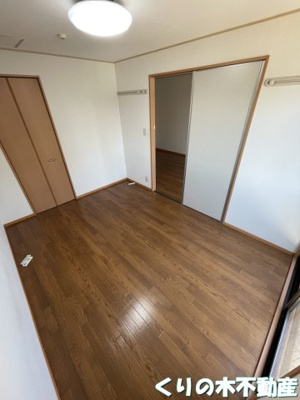 【寝室】 | 蔵・KATAYAMA B棟 | 落ち着いて過ごせるお部屋なので、寝室にいかがでしょうか