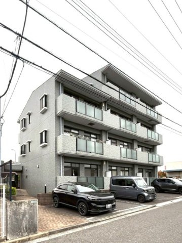 【居間・リビング】 | ルネス・ヴィエルジュ | 2沿線利用可能な「センター北」駅まで徒歩8分！便利な立地の4階建てマンションです♪通勤通学はもちろん、お買い物やお出かけにもGood☆