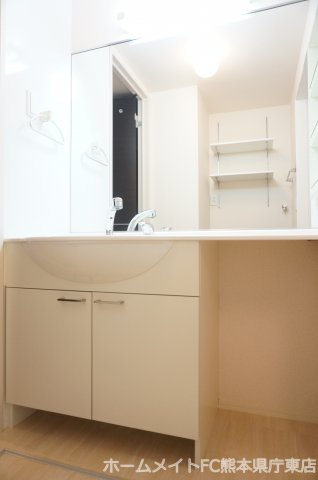 熊本市中央区保田窪１丁目のアパートの独立洗面台