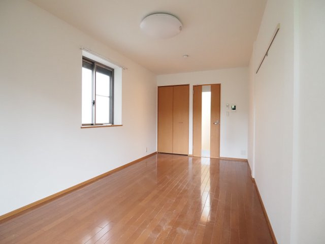 【居間・リビング】 | メゾン四季 | 居室はゆったり9帖！