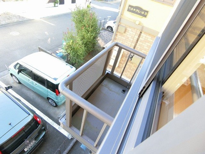 【駐車場】 | ベル・アムールA | いつでも目の届く敷地内に駐車場があります♪荷物がかさばりがちなお買物にも、敷地内駐車場があると便利ですよね☆
