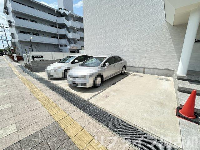 maison blancの駐車場