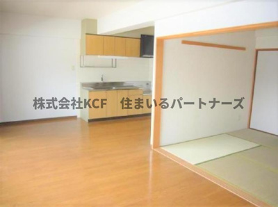 【居間・リビング】 | グリーンビル旗崎 | 居間です