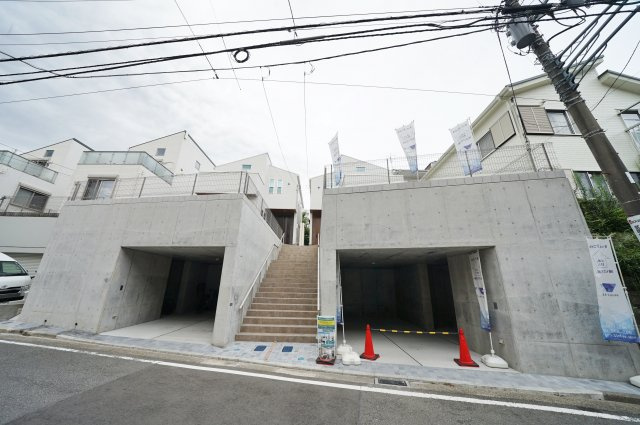 和田町駅、徒歩約13分。ヨーロッパ漆喰を採用したやさしい自然素材のお住まいの外観