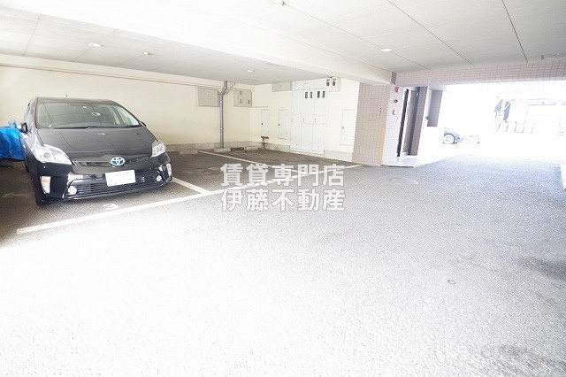 はやしビジデンスの駐車場