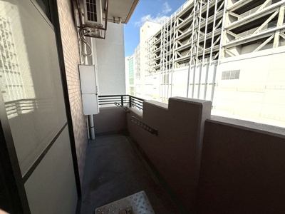 【バルコニー】 | ベガプラザビル | バルコニーは南東向きなので、晴れた日のお洗濯物は朝からよく乾きそう☆気分転換をするにも最適です☆