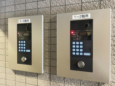 【エントランス】 | ベガプラザビル | 共用エントランスは不審者の侵入を未然に防ぐオートロック付き！防犯対策充実しています◎