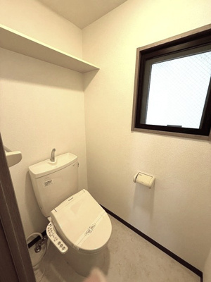 【収納】 | ベガプラザビル | 洋室8帖のお部屋にあるクローゼットです♪大切なお洋服もしわにならないようにハンガーがけができます☆