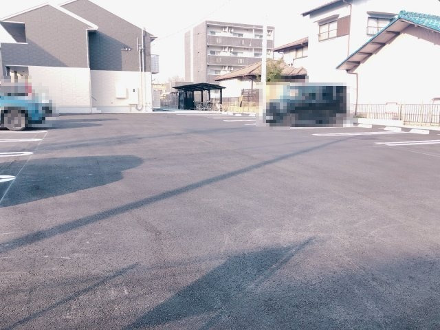 ディーシャンブル上浜町の駐車場