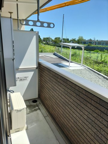 【バルコニー】 | ウィンディレディ | お洗濯にも便利なバルコニー付き
