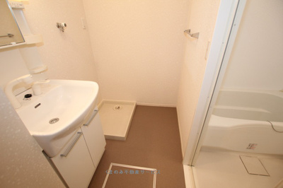 【洗面所】 | サンミシェル | コンパクトで使いやすい洗面所
サン=ミシェル205号室　2020/12/25撮影