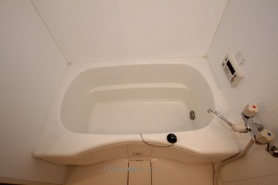 【浴室】 | サンミシェル | きれいなお風呂です
サン=ミシェル205号室　2020/12/25撮影