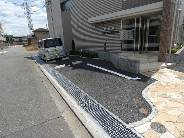 コージー・プレイスの駐車場