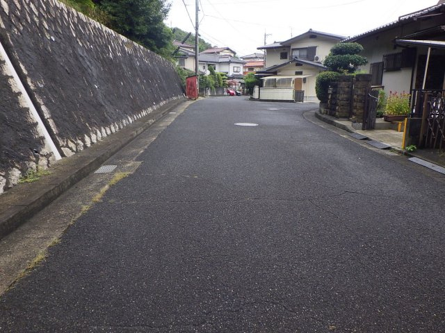 中古戸建　　毘沙門台４丁目の前面道路含む現地写真