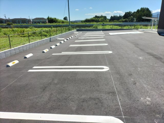 ウィンディレディの駐車場