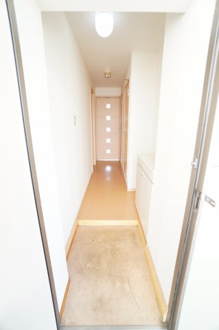 【玄関】 | しいの木ハウス | ※同物件・反転タイプの写真です。