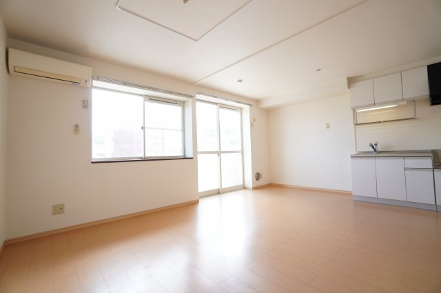 【居間・リビング】 | しいの木ハウス | ※同物件・反転タイプの写真です。