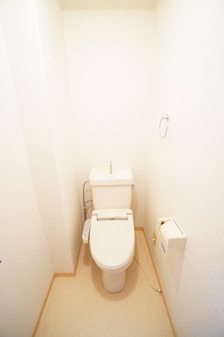 【トイレ】 | しいの木ハウス | ※同物件・反転タイプの写真です。