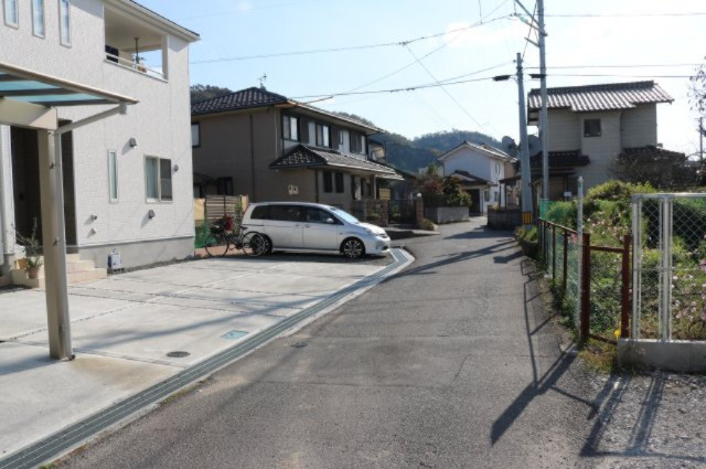 新築戸建　吉田字下川東（No.1/No.3)の前面道路含む現地写真
