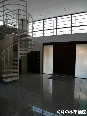 【エントランス】 | F COURT | おしゃれなエントランスです