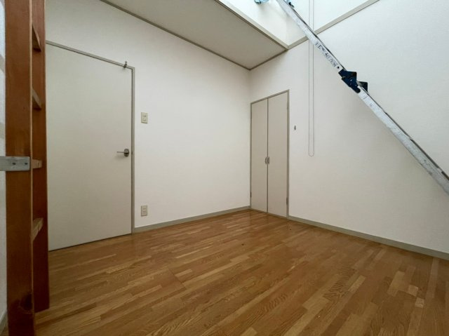 タウンハウス伊川谷の洋室