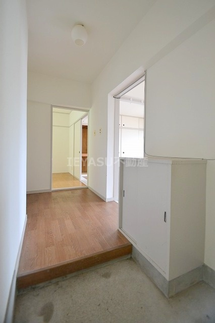 レジデンス市川の玄関