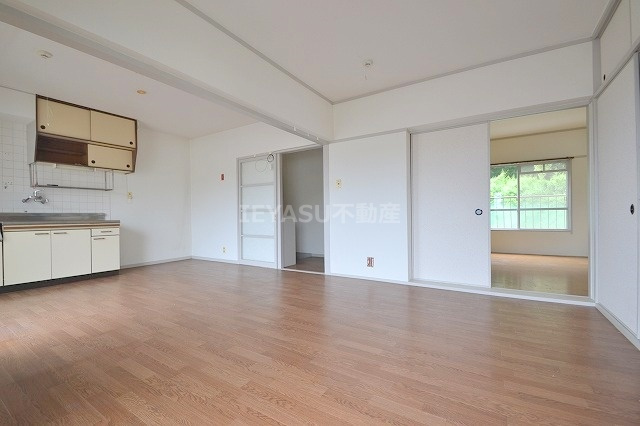 レジデンス市川の居間・リビング