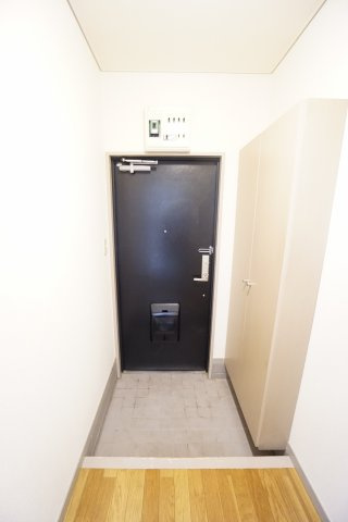 【玄関】 | ガーデンプレイスめいわ | ※同物件、同タイプ、間取り反転のお部屋です