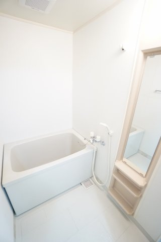 【浴室】 | ガーデンプレイスめいわ | ※同物件、同タイプ、間取り反転のお部屋です