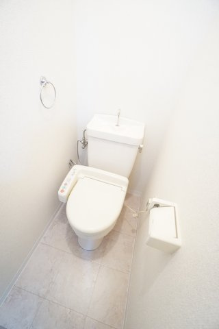 【トイレ】 | ガーデンプレイスめいわ | ※同物件、同タイプ、間取り反転のお部屋です